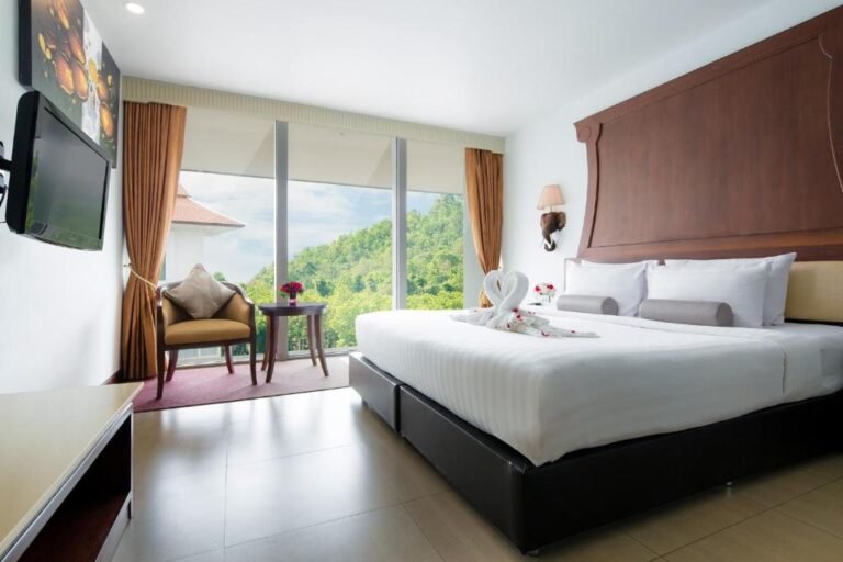 Aiyara Grand Hotel 1