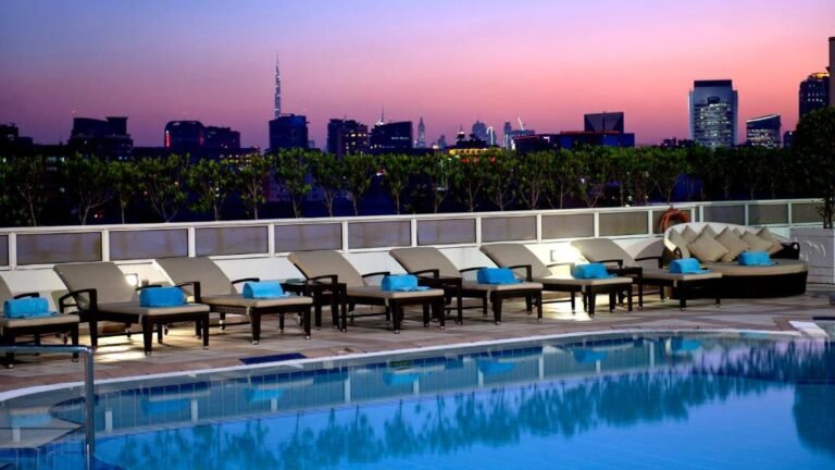 Crowne Plaza Dubai Deira 1