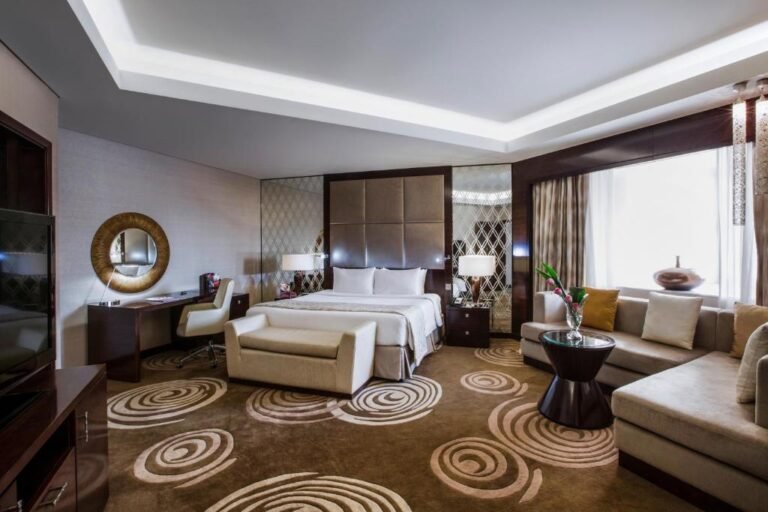 Crowne Plaza Dubai Deira 2
