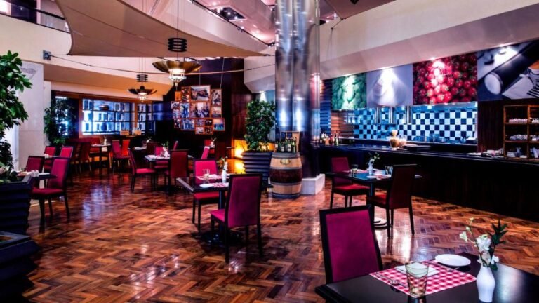 Crowne Plaza Dubai Deira 4