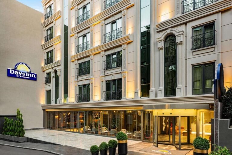 Days Inn by Wyndham Istanbul 1