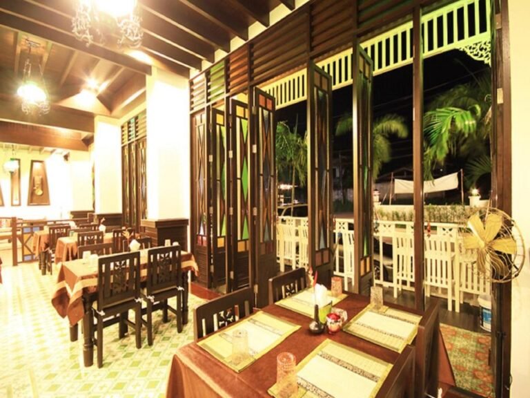Dee Andaman Hotel Pool Bar 2
