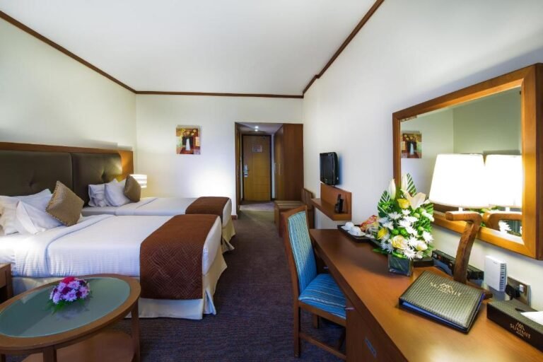 Landmark Summit Hotel 2