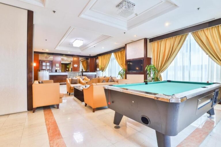 Landmark Summit Hotel 4